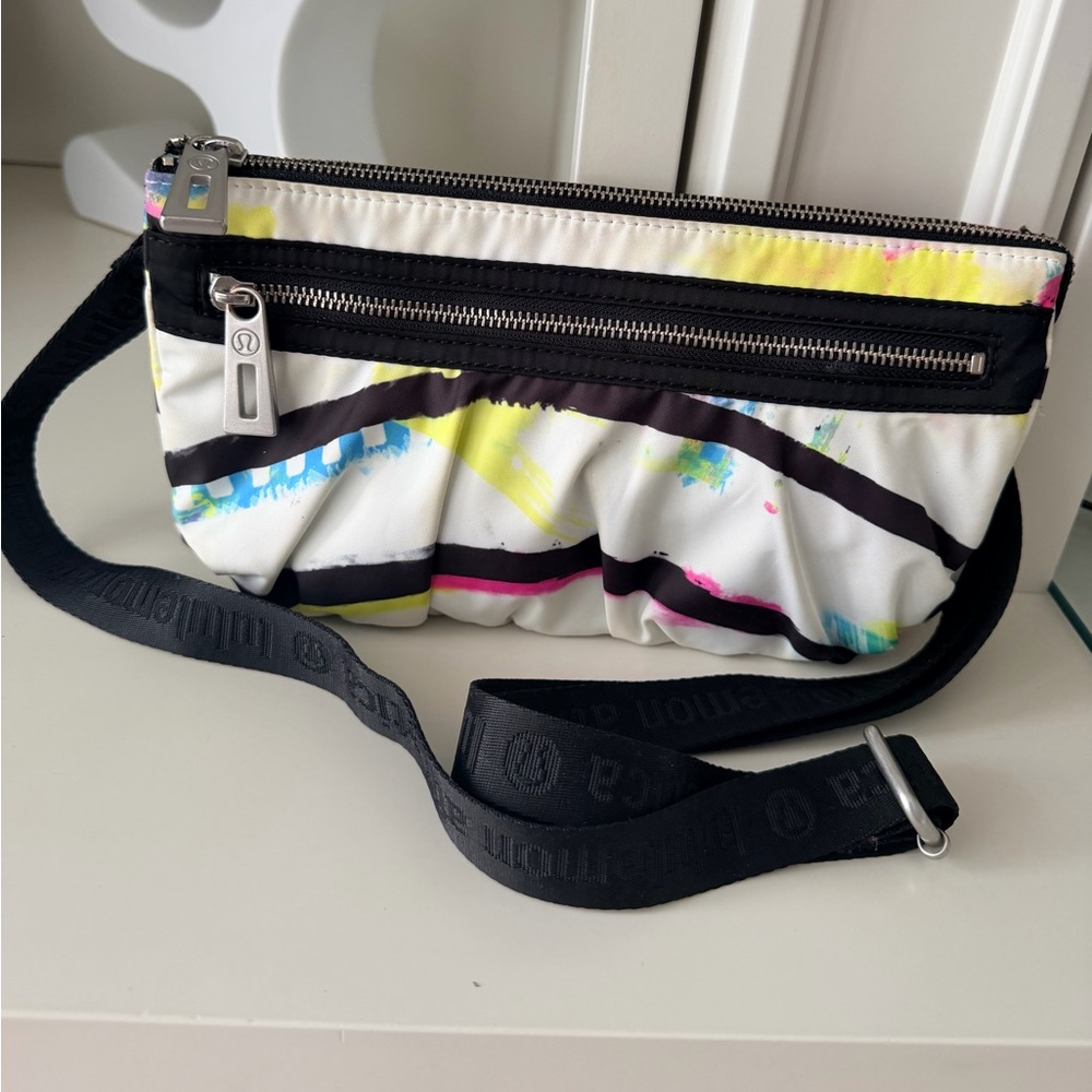 LULULEMON Travel Pooch Pouch Paint Splatter Fanny Pack Waist Bag BRAND NEW RARE